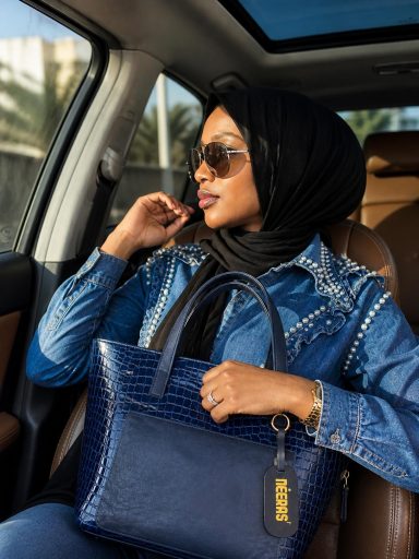 NEERAS' Vayen #2 – Blu Marino Croco Borsa NEERAS' Vayen #2 – Look blu marino croco, pelle italiana, design africano