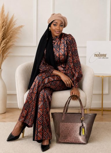 NEERAS' Vayen #3 – Marrone Taupe Borsa NEERAS' Vayen #3 – Look marrone taupe, pelle italiana, design artigianale africano