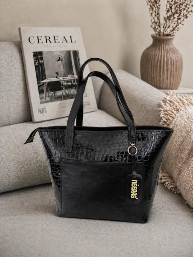 NEERAS' Vayen #4 – Nero Croco Borsa NEERAS' Vayen #4 – Pelle italiana nera effetto croco, design artigianale africano